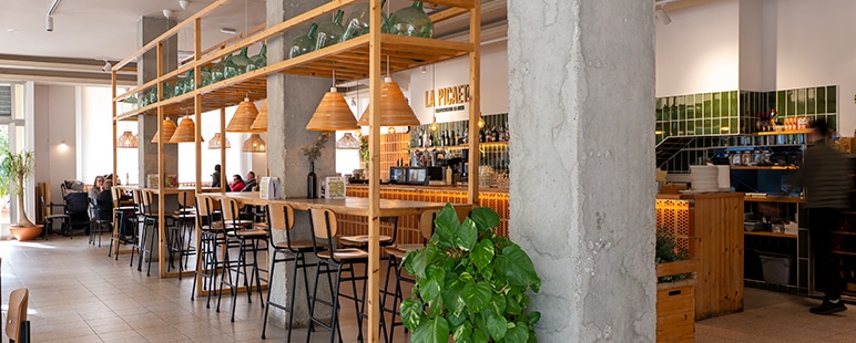 foto de la sala del bar la picaeta orriols