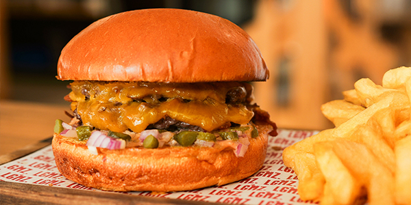 hamburguesa completa del bar La Picaeta