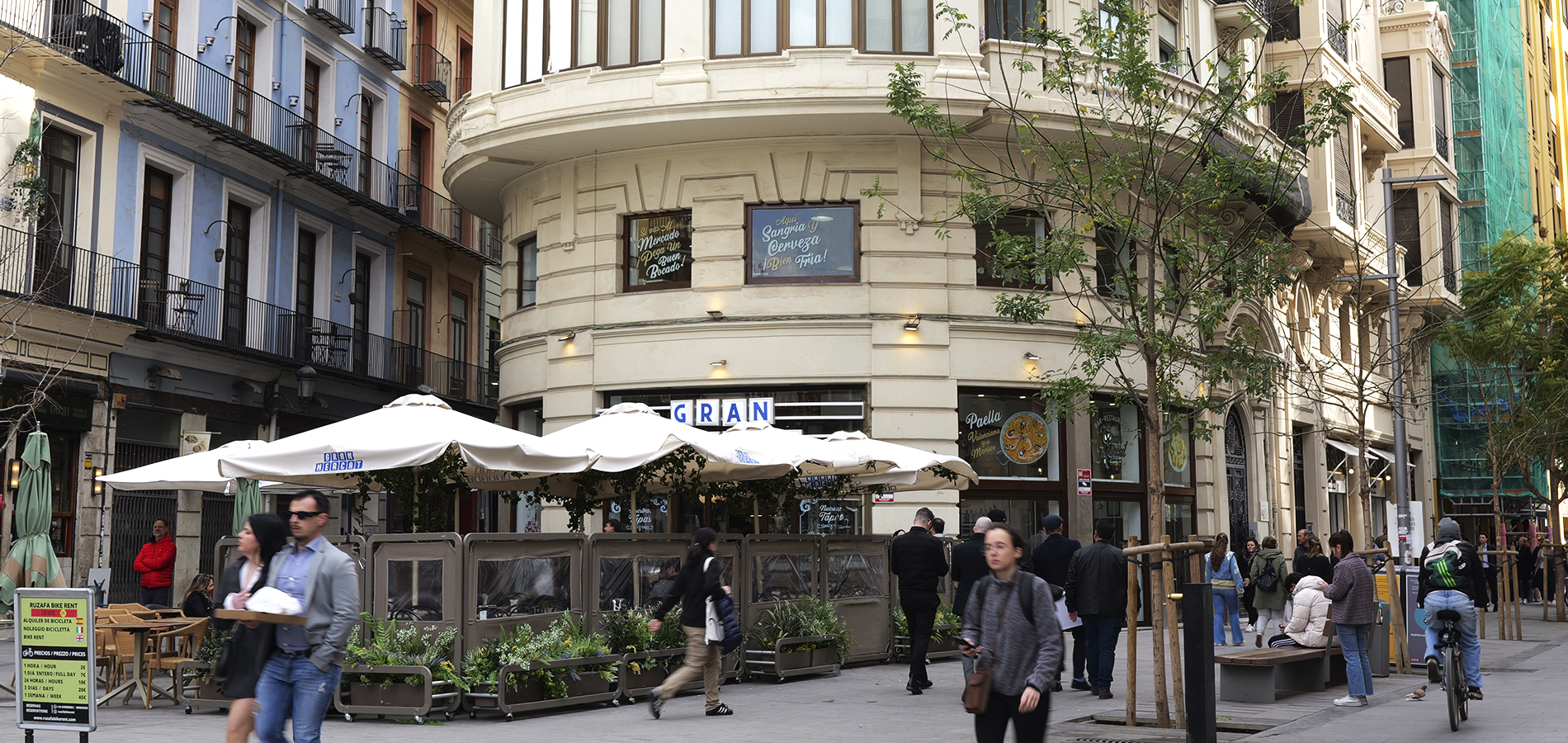 Terraza de Gran Mercat en la esquina junto al Mercado Central